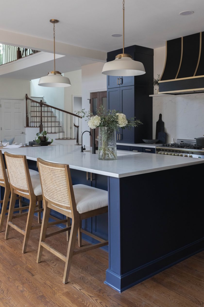 Quartz Countertop for Bold Kitchen: Stunning Design Ideas - Lucciare